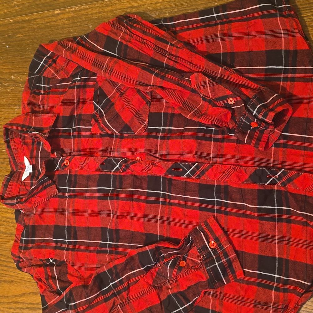 Time and Tru Size XXL Red & Black Plaid Lightweight Button Up Long Sleev…